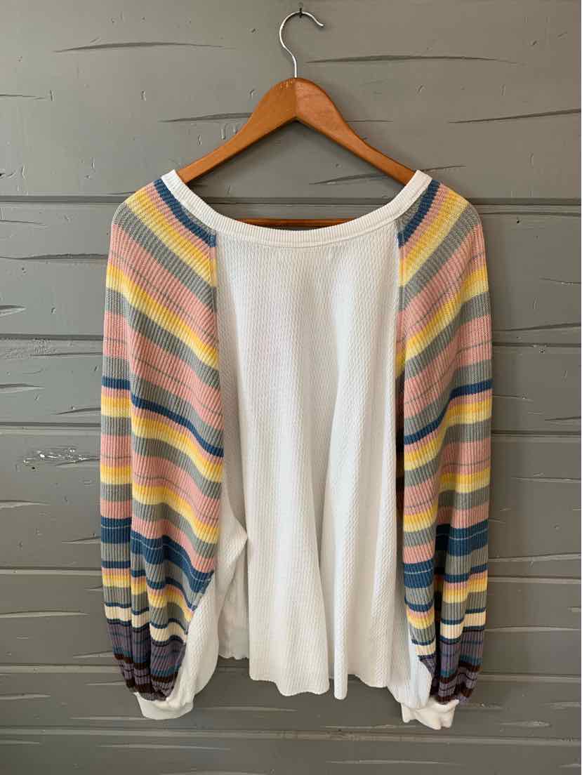 W WE THE FREE WH Size LG T