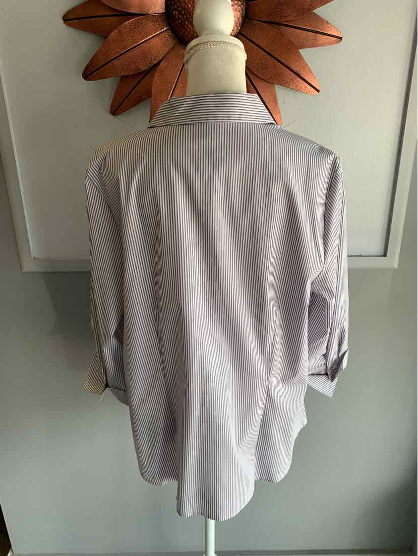 W ANN TAYLOR GY Size 18 T