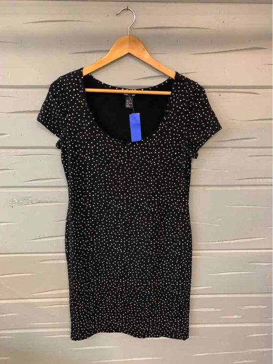 W H&M BK Size MED DR