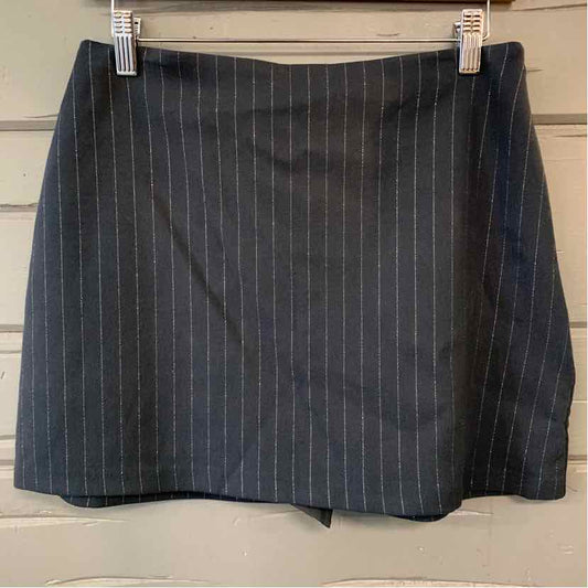 W ABERCROMBIE AND FITCH GY Size MED SK