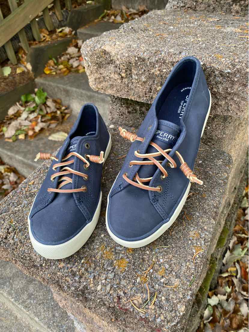 W SPERRY NY Size 7.5 SNEAKER