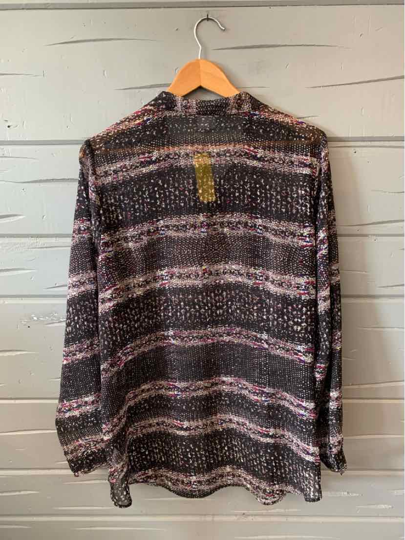 Black and white striped long-sleeve button-up shirt with subtle pink accents, size XL.