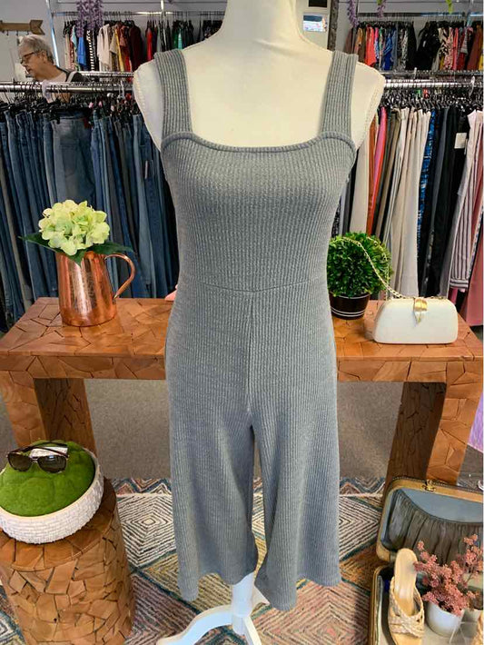 W WILD FABLE GY Size SM JS