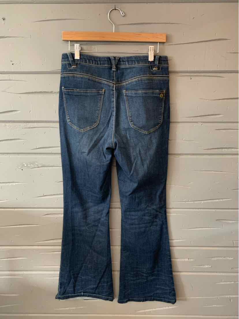 Dark blue bootcut denim jeans with back pockets and stitched detailing, size 6P.