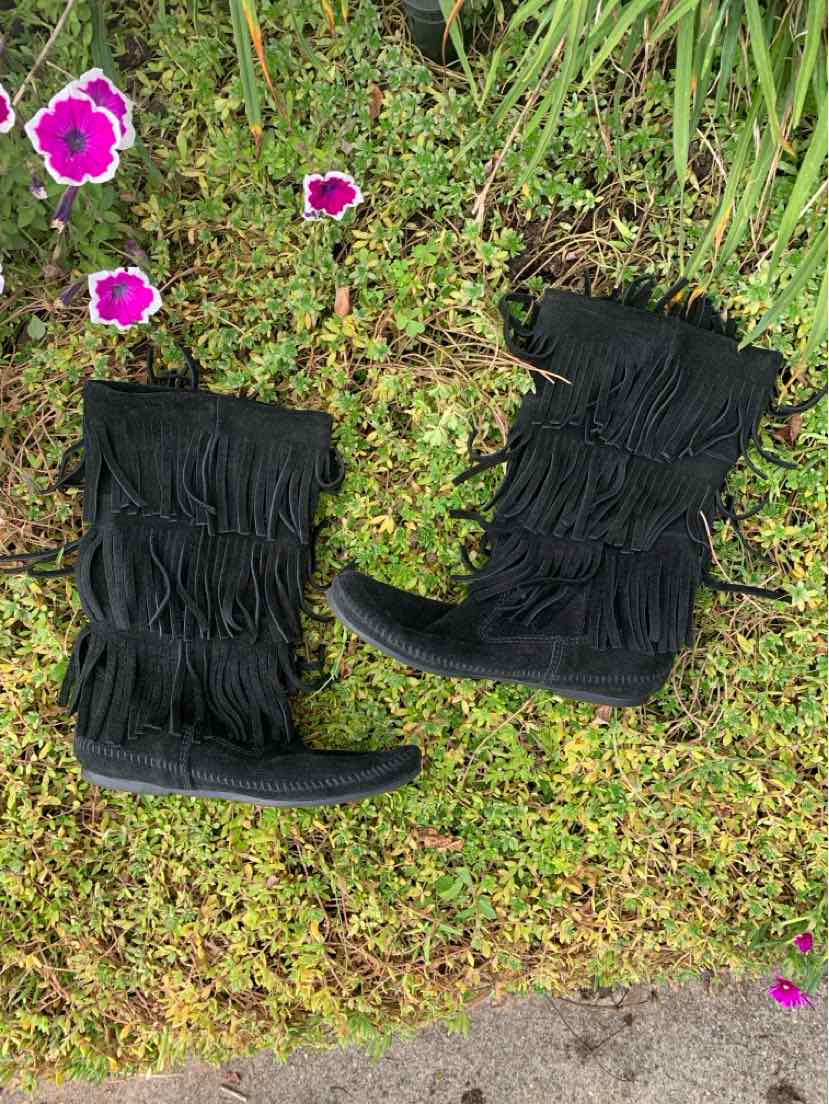 W MINNETONKA BK Size 9 BOOT