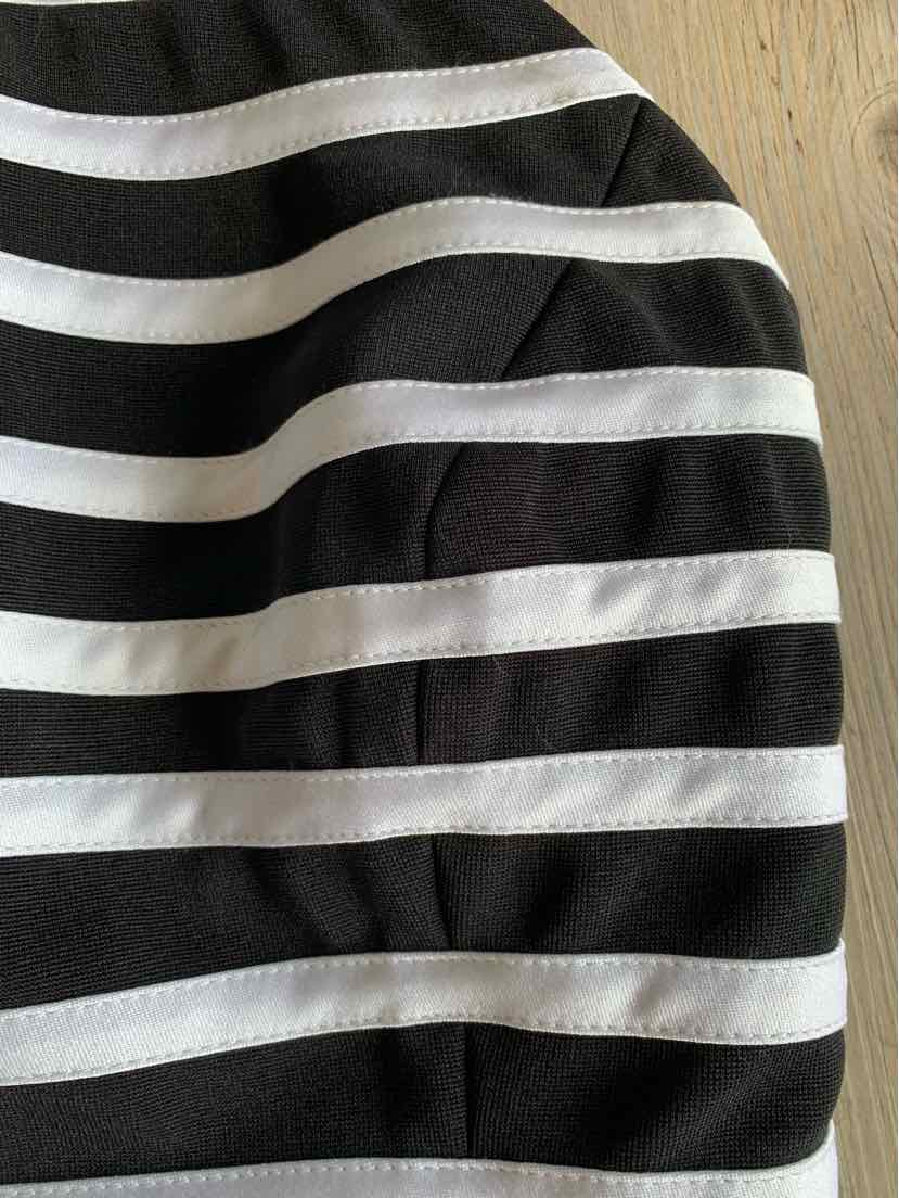 W XSCAPE BK Size SM T