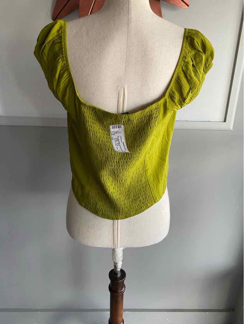 W WILD FABLE GR Size LG T