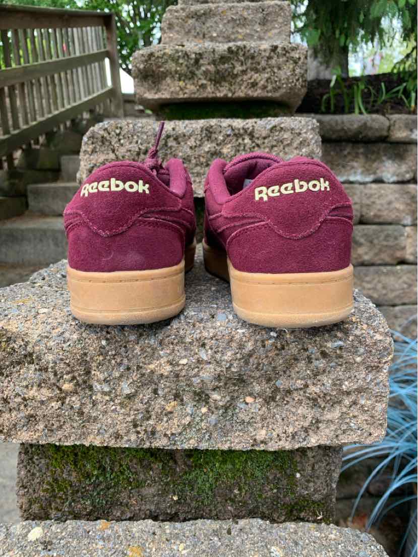 W REEBOK BURG Size 7 SNEAKER