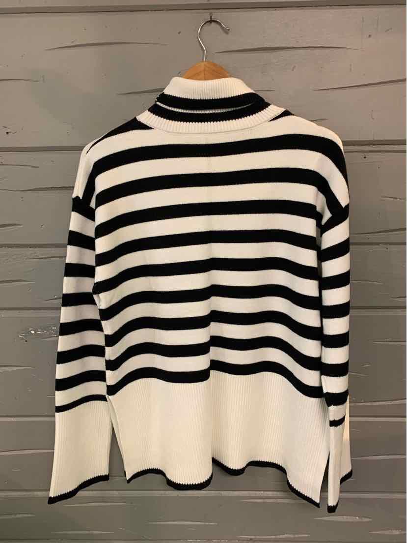 W NO LABEL WH Size LG SW