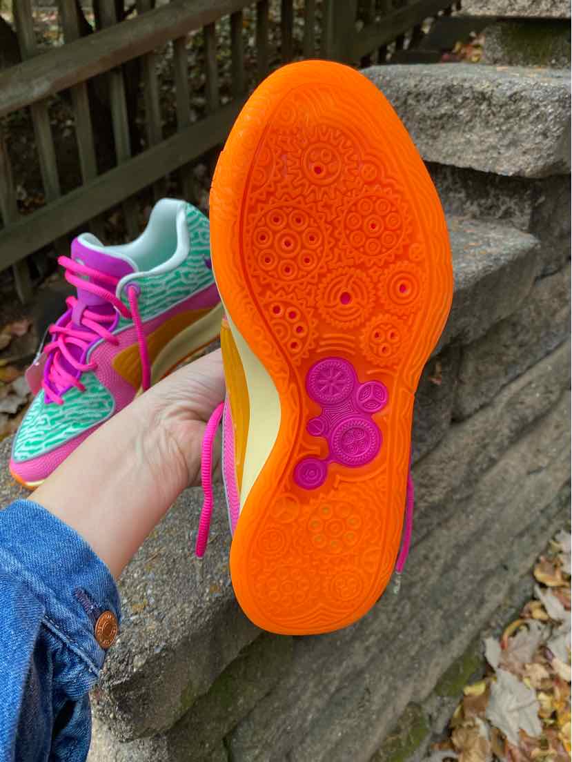 W NIKE MULTI Size 9.5 SNEAKER