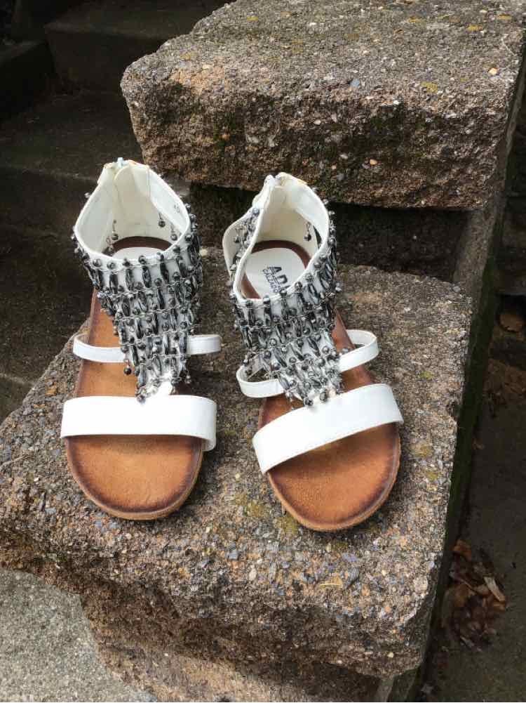 W A.D.N. CALZADOS WH Size 37 SANDAL