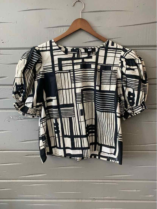 Black and white geometric print blouse with puff sleeves and button front, size XL.