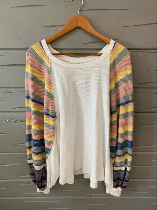 W WE THE FREE WH Size LG T