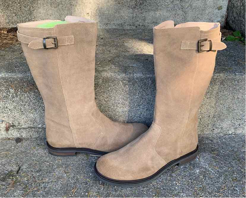W LANDS END TAUPE Size 6 BOOT