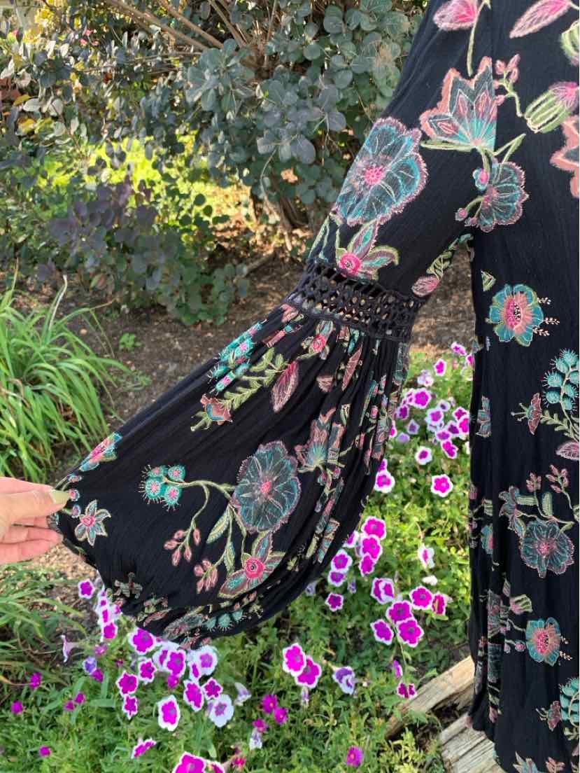 W FREE PEOPLE BK Size SM T
