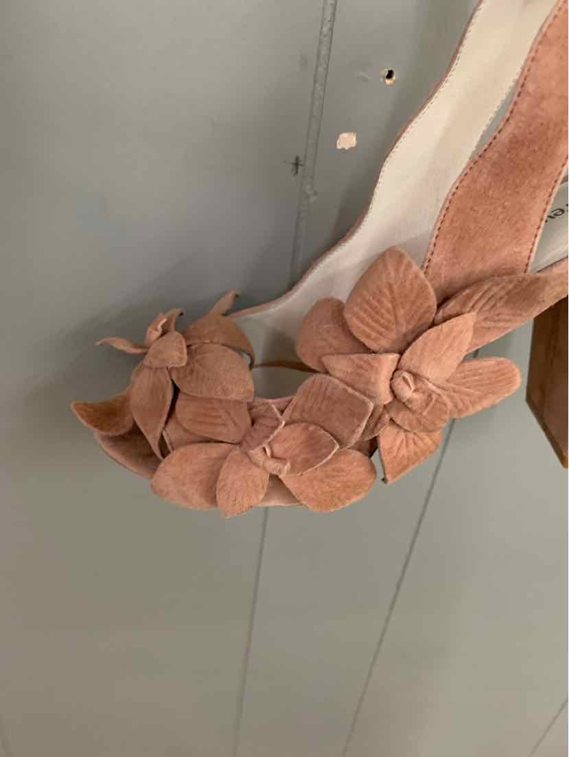 Tan suede pointed-toe shoe with layered floral appliqué details on the toe, size 9.5.