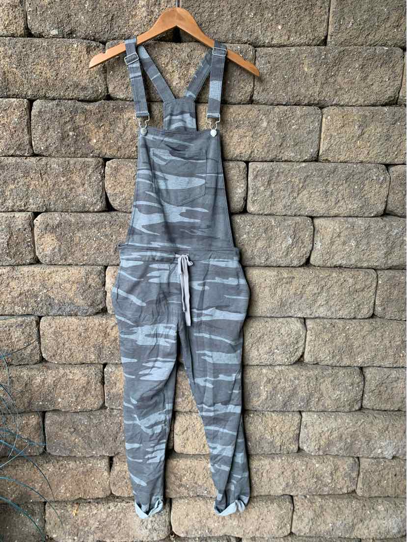 W Z SUPPLY GY Size MED OV