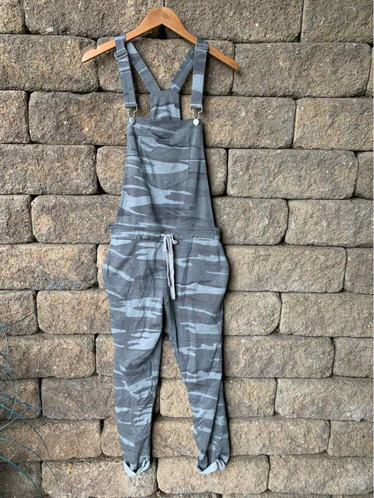 W Z SUPPLY GY Size MED OV