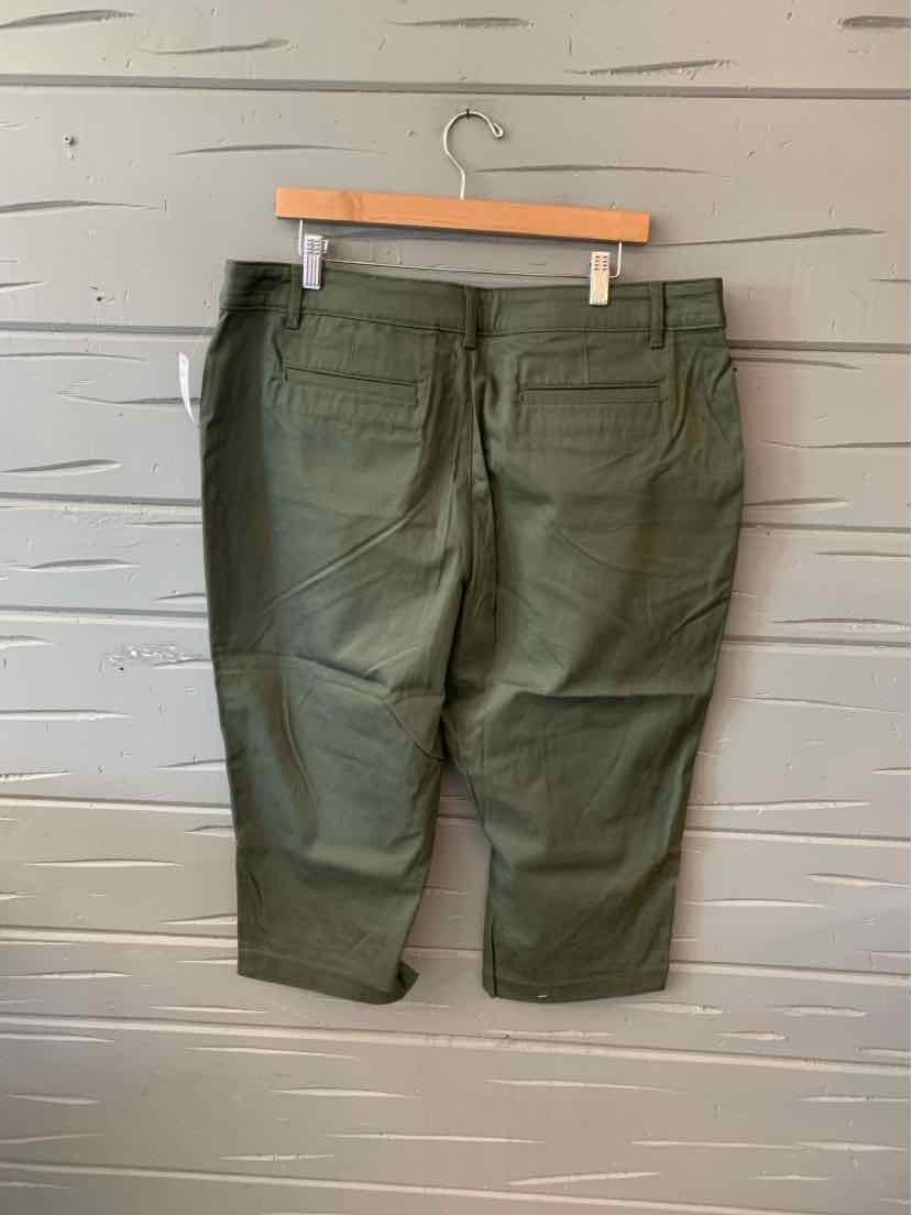 Olive green cropped pants with back pockets and a straight fit, size 18.