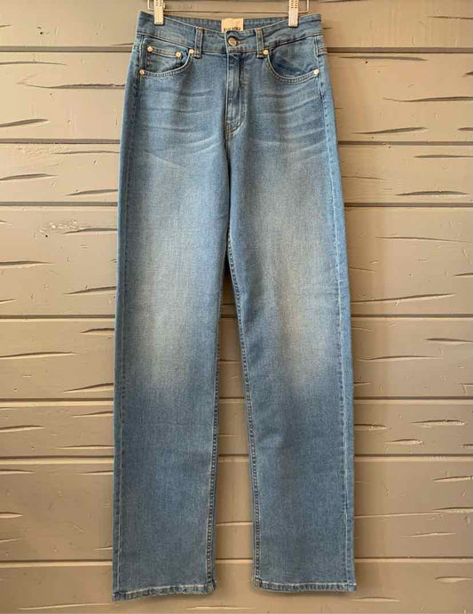 W DJERF AVENUE BL Size 4 J