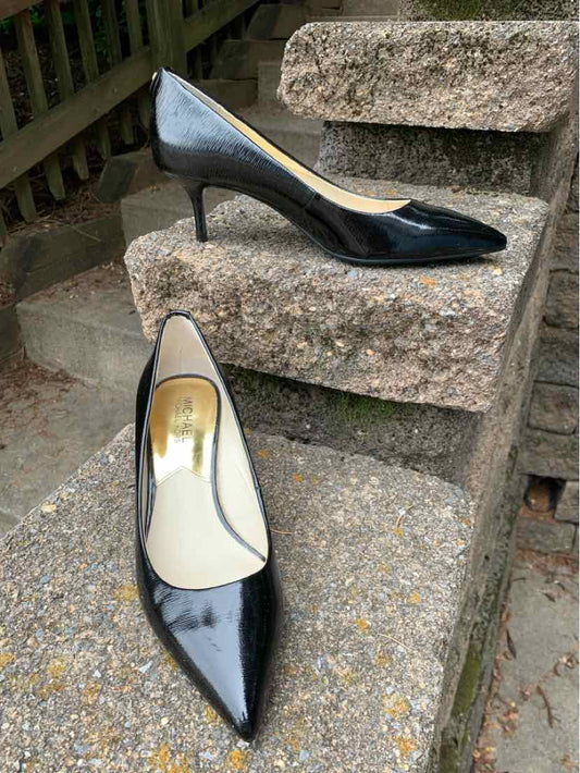 Black patent leather pointed-toe high heel shoe with slim stiletto heel size 7.5.