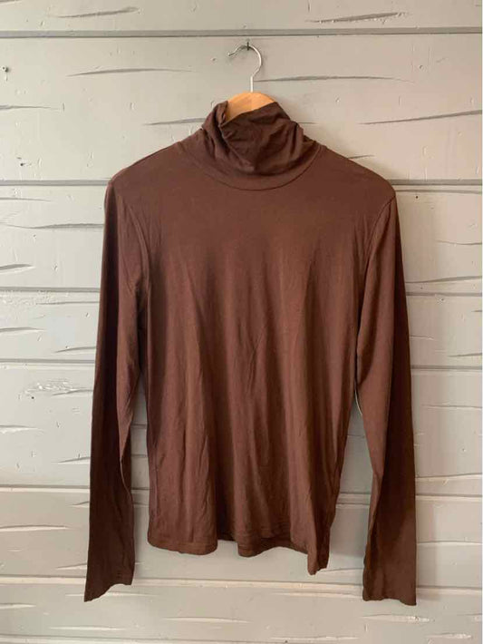 Brown long-sleeve turtleneck shirt in size XL with a slim fit hanging on a wooden hanger.