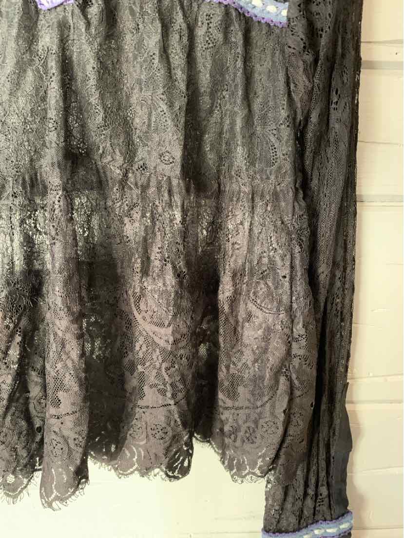 W BL^NK BK Size MED T