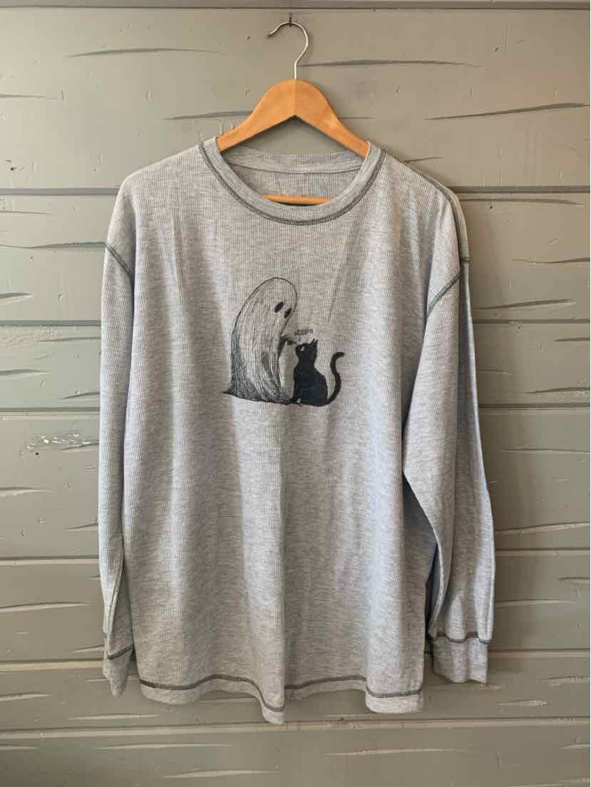 Light gray long-sleeve shirt with round neckline and black and white cat graphic on front, size XL.