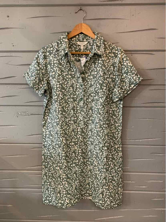 Women’s olive-green floral Garnet Hill dress with a collared neckline, short sleeves, and button front.