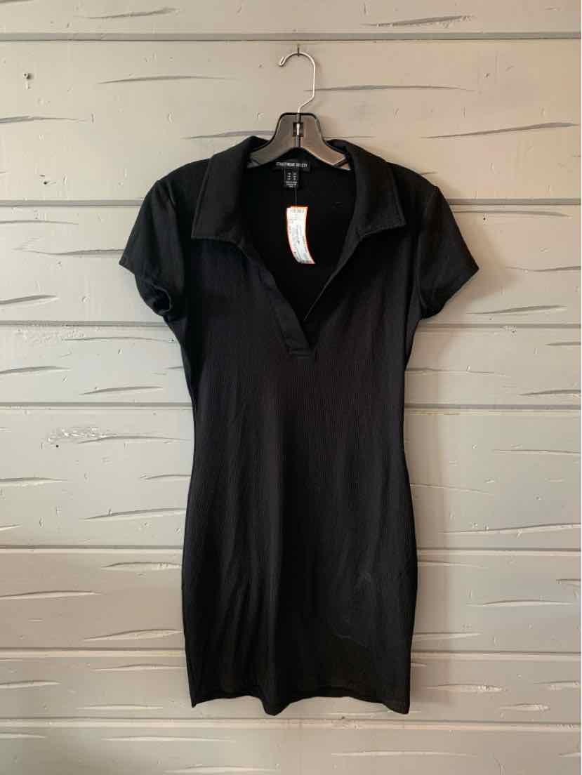 Black short-sleeve polo dress with collar and V-neck in medium size.