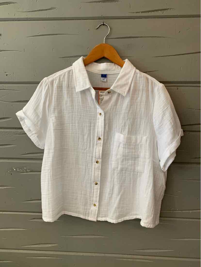 White short-sleeve button-up shirt with front pocket and relaxed fit on wooden hanger.