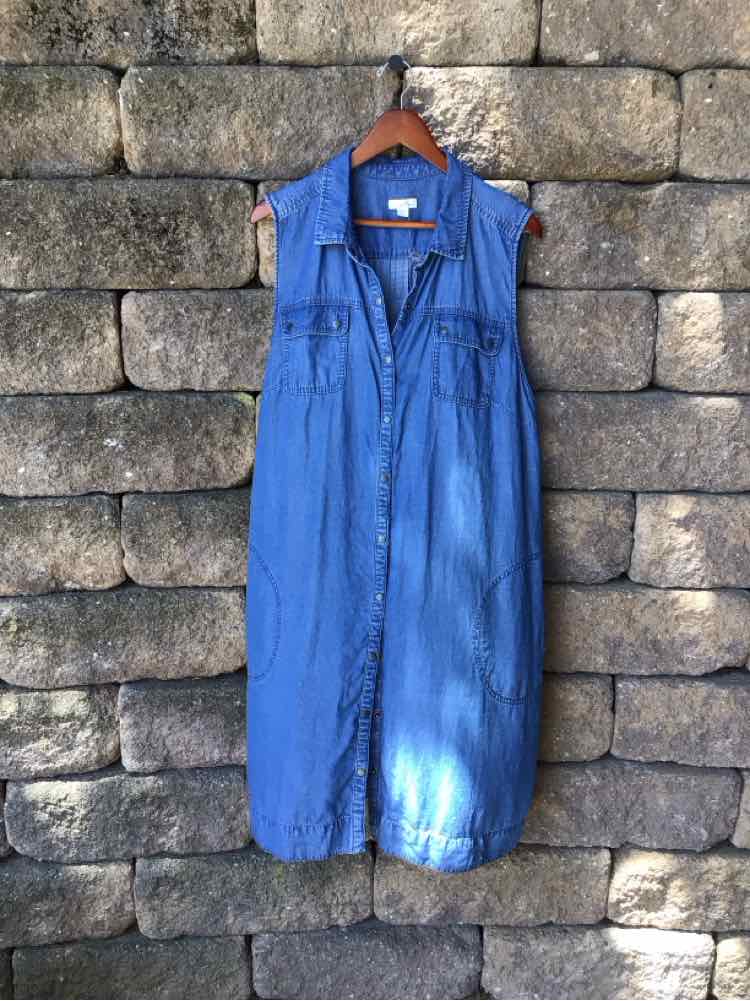 Sleeveless blue denim midi dress with button front and collar, size XL.