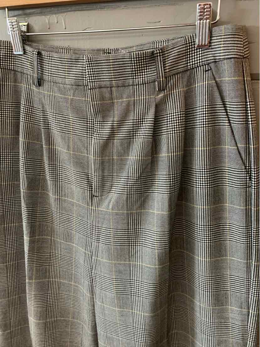 Gray plaid tailored trousers with belt loops and side pockets, size 6.