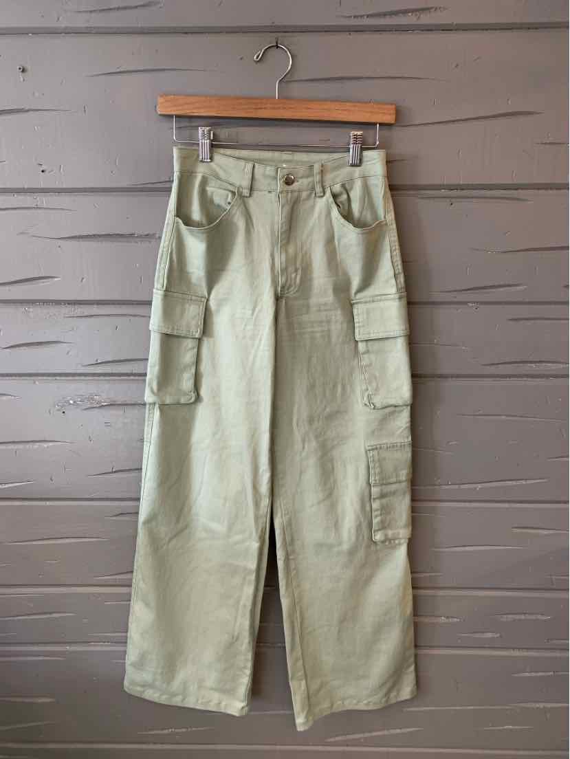 Light green high-waisted cargo pants with wide legs and multiple front and side pockets in size XS.
