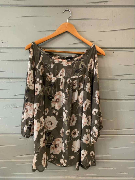 Gray cold shoulder blouse with white and blush floral print, loose fit, size 1X.