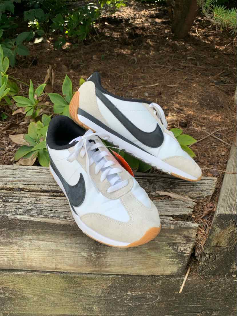 White and gray Nike sneakers with black swoosh, beige suede accents, and gum soles, size 10.