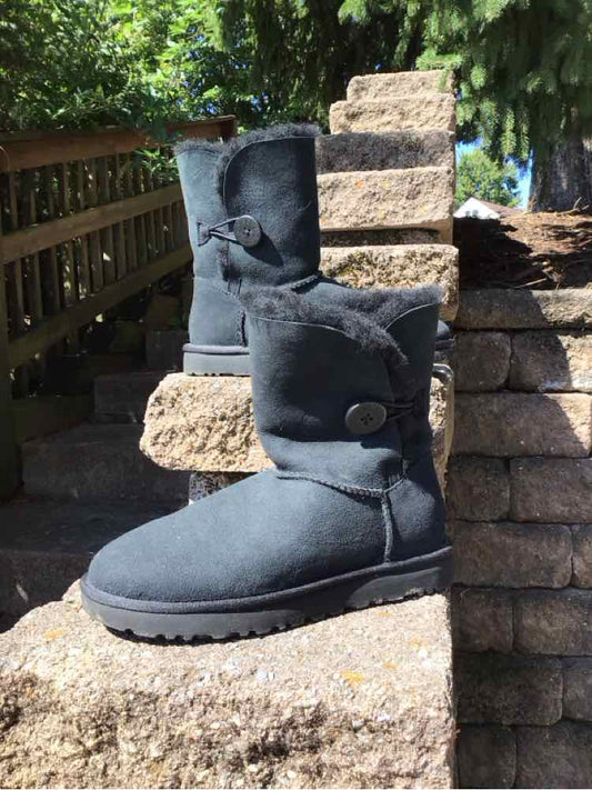 W UGG BK Size 8 BOOT