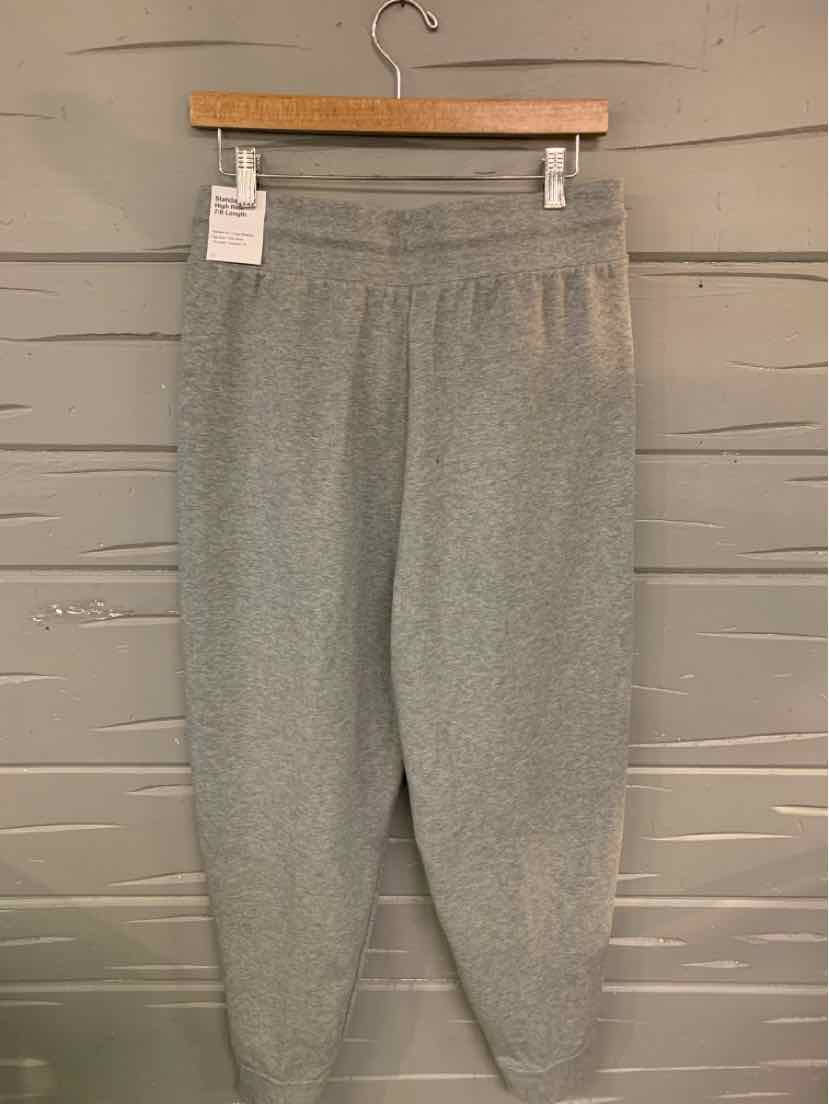 W NIKE GY Size MED AW