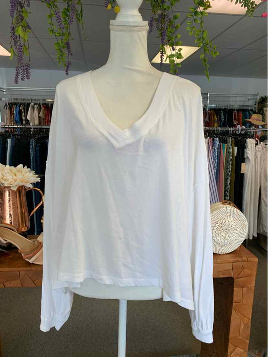 W WE ARE FREE WH Size MED T