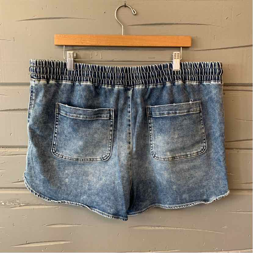 W MAURICES BL Size XL SHTS