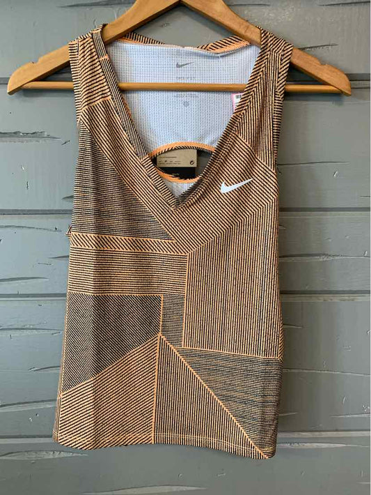 W NIKE OR Size SM AW