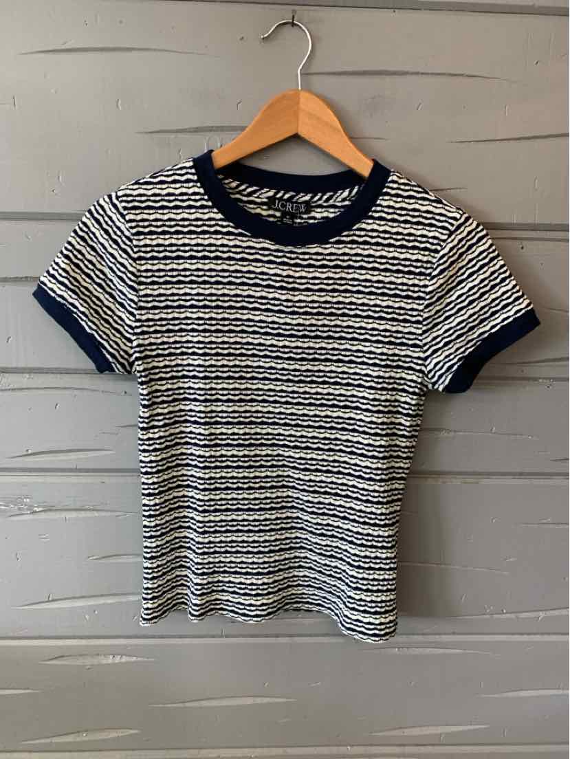Women’s short-sleeve fitted t-shirt with navy and white horizontal stripes and navy trim on collar and sleeves.