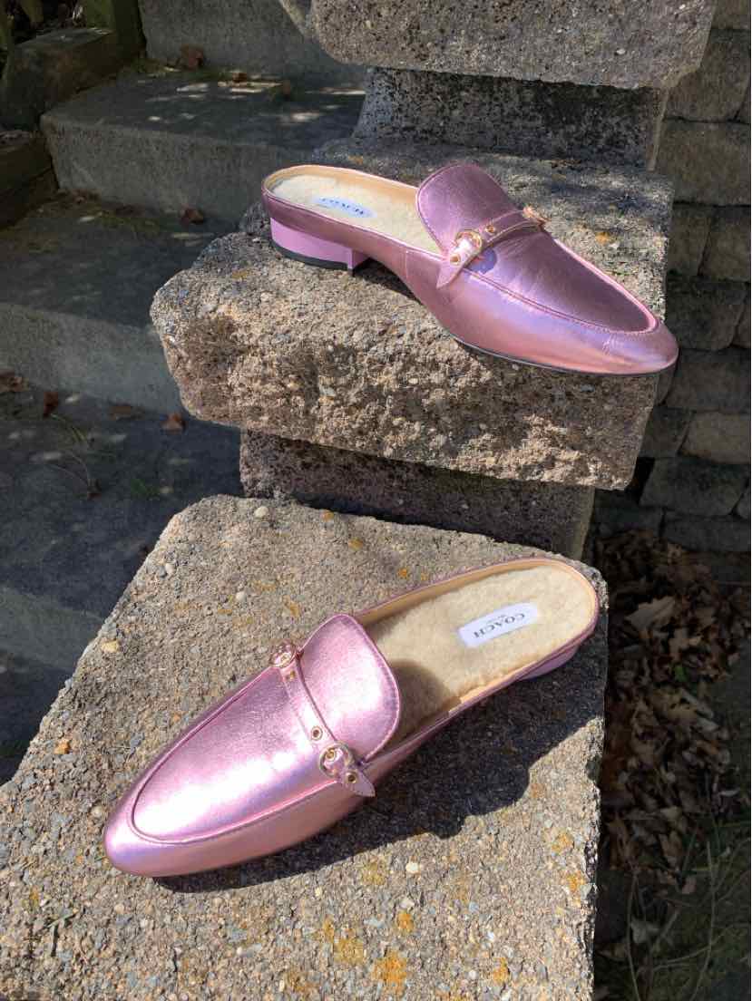 Metallic pink leather women's mule shoe with gold horsebit detail, size 9.