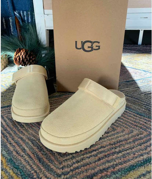 W UGG SAND Size 8.5 SHOE