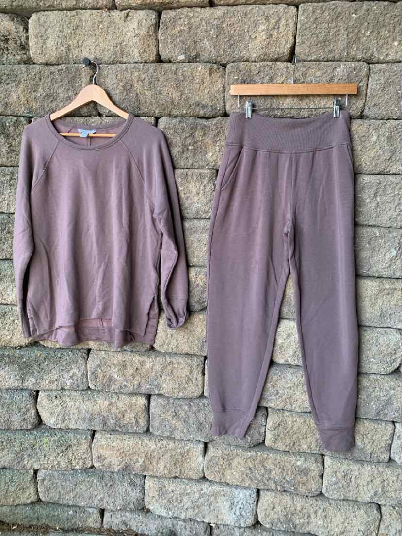 Mauve long-sleeve sweatshirt and high-waisted jogger pants set in soft, cozy fabric with relaxed fit.