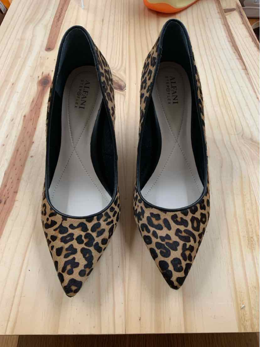 W ALFANI TAN Size 8.5 SHOE