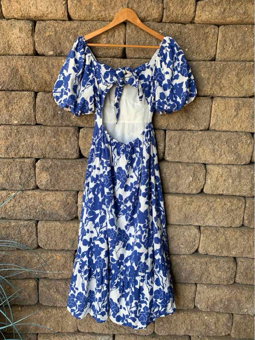 Blue and white floral print dress with puffed short sleeves and a keyhole cutout at the waist, size XS.