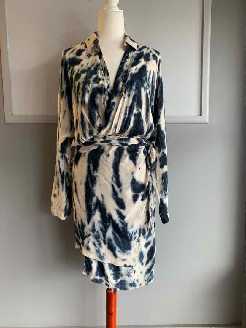 Black and white tie-dyed long-sleeve wrap dress with a gathered waist in medium size.