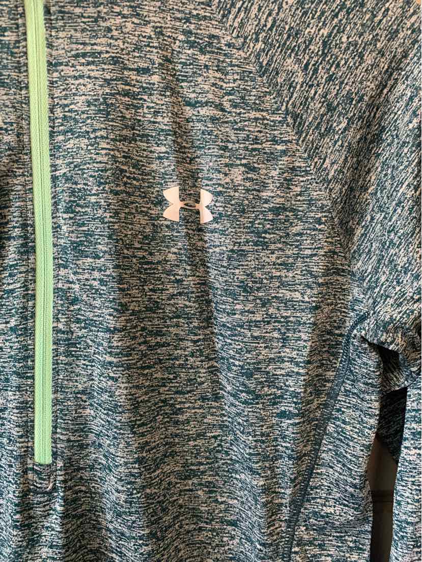 W UNDER ARMOUR BL Size MED AW