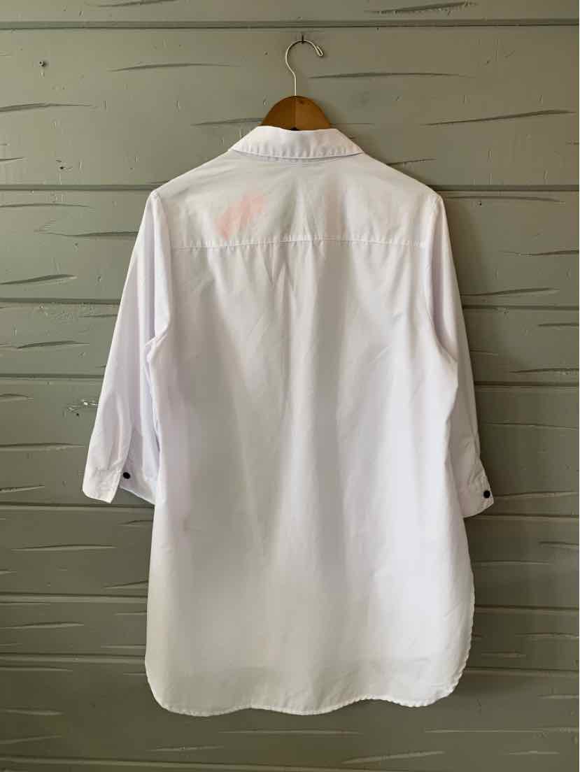 White long-sleeve button-up shirt with collar and curved hem, size 1X.